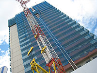 大き~いビル建設中_S