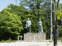 銅像の台が無くなった