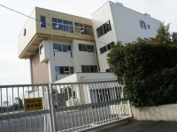 東中学校の裏門