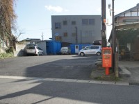 ポストがぽつり