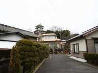 岩崎城のふもと