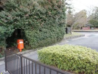 赤いポストと和合ゴルフ場