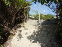 南小学校のプールが壊れてる