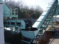愛知用水の横にベルトコンベアー