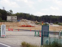 工事現場の赤い機械