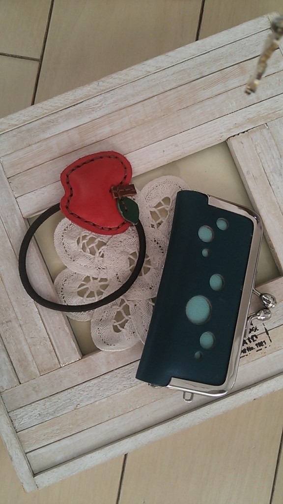 ハンドメイドT・O　本革アクセプレゼント