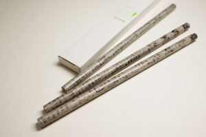 再生紙を使った鉛筆です